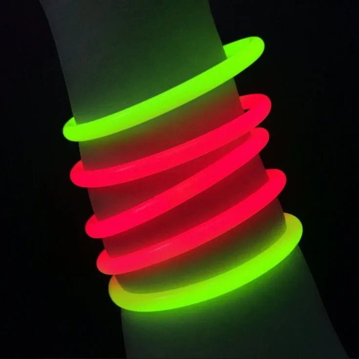 Kandies World - Glow Sticks - Red & Green - For Kids, Teenagers and Adults.