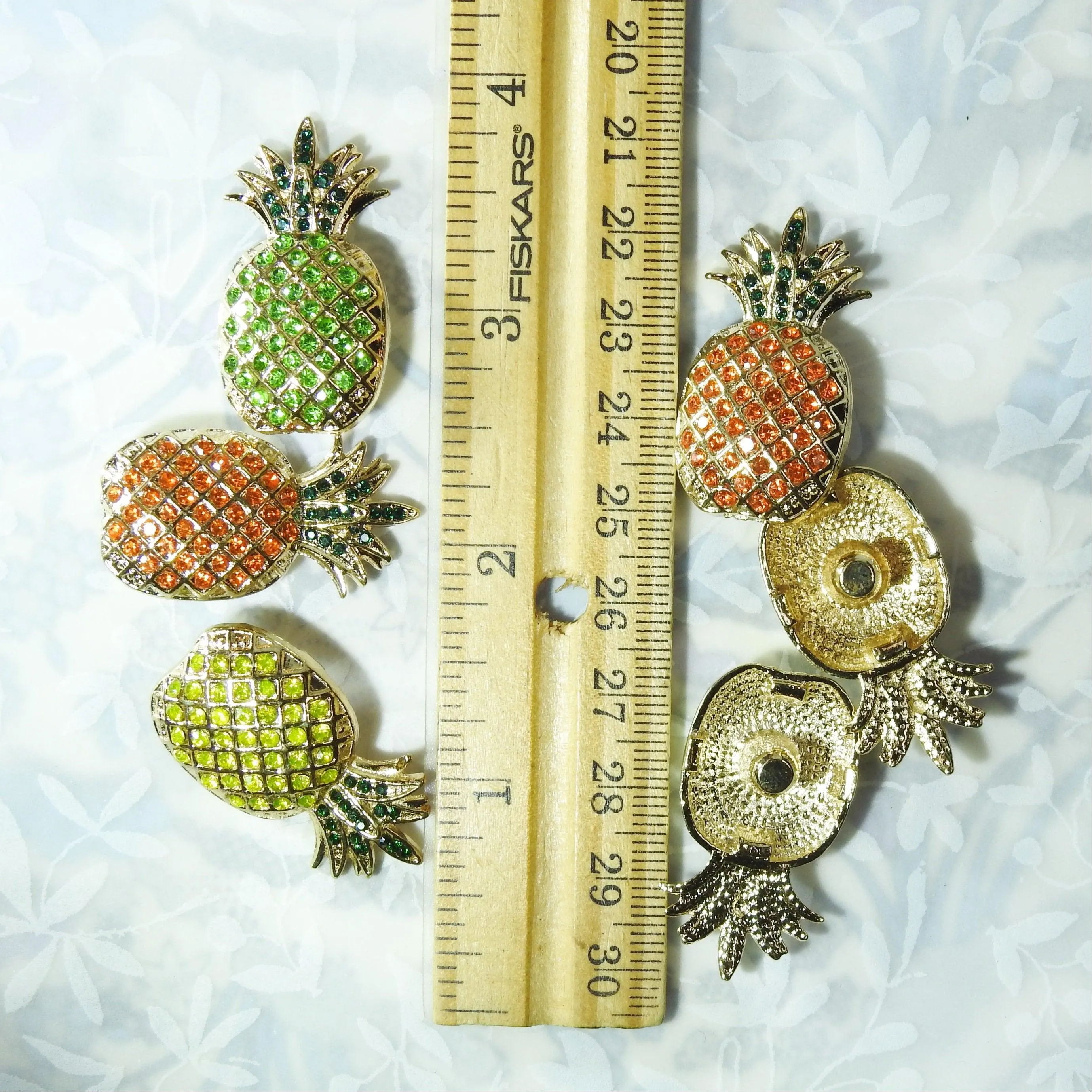 Pineapple snap buttons