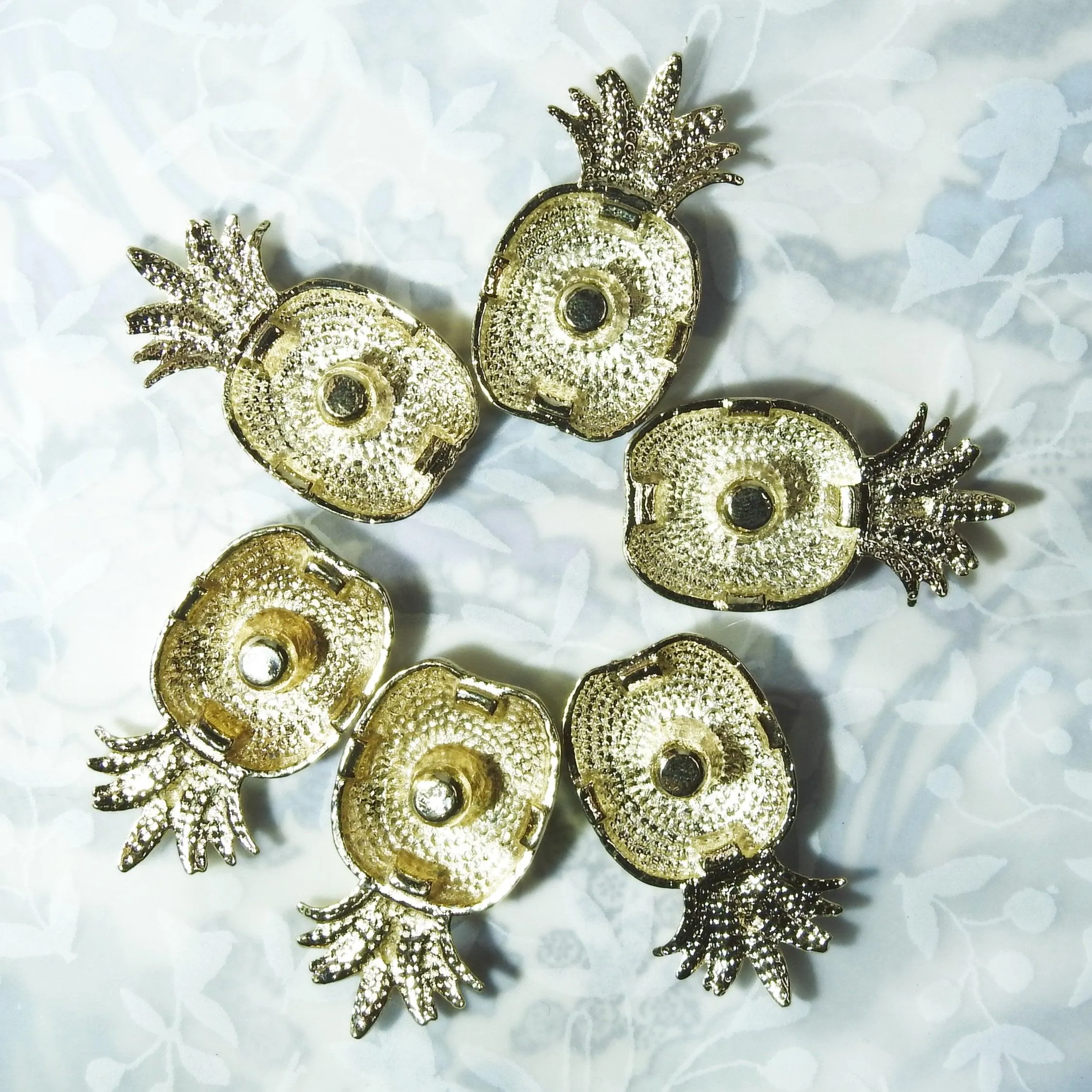 Pineapple snap buttons